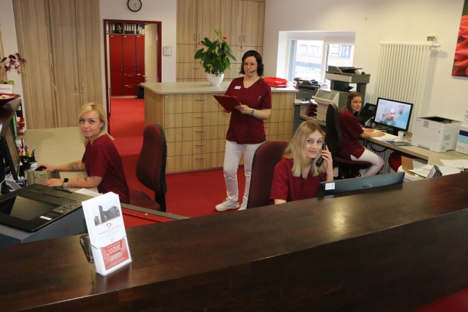 Ambulanzteam bei der Arbeit neu